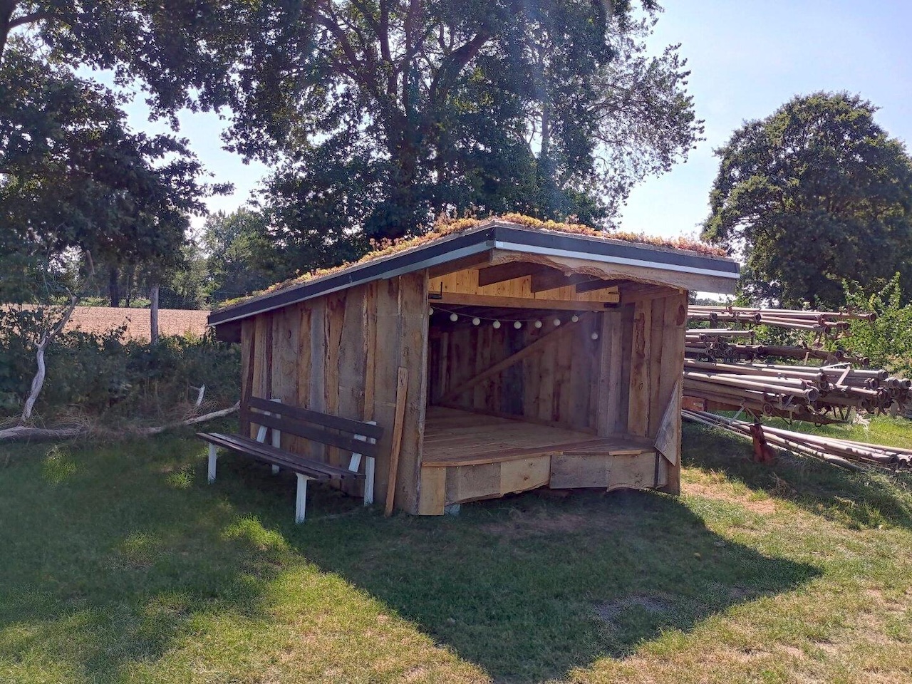 shelter0001-2-onenightwild-apgw.de Shelter 001 in Nordrhein-Westfalen, Seitenansicht